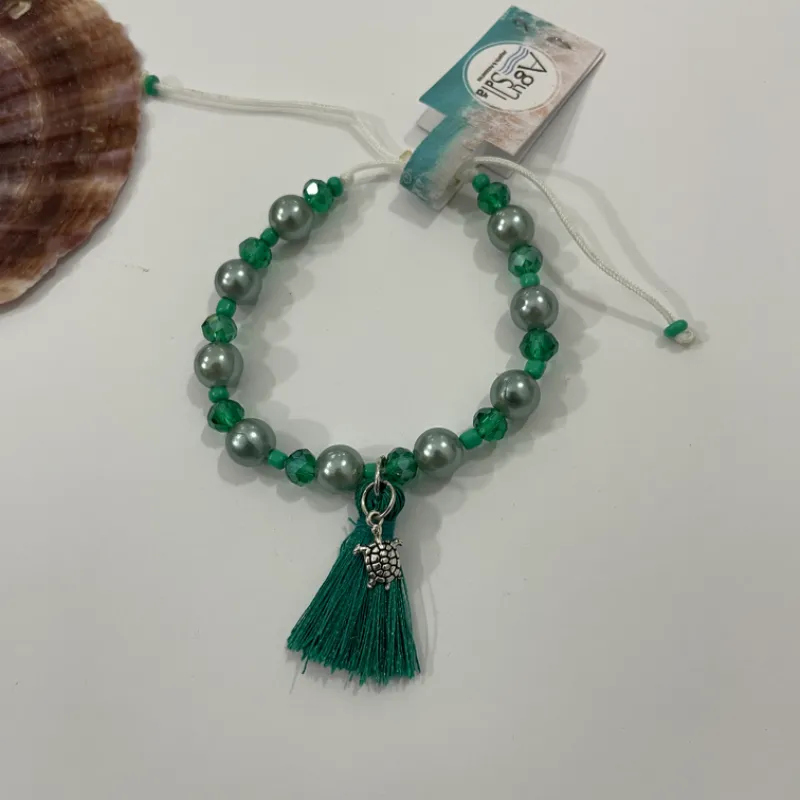Pulsera con abalorios y dije de tortuga 