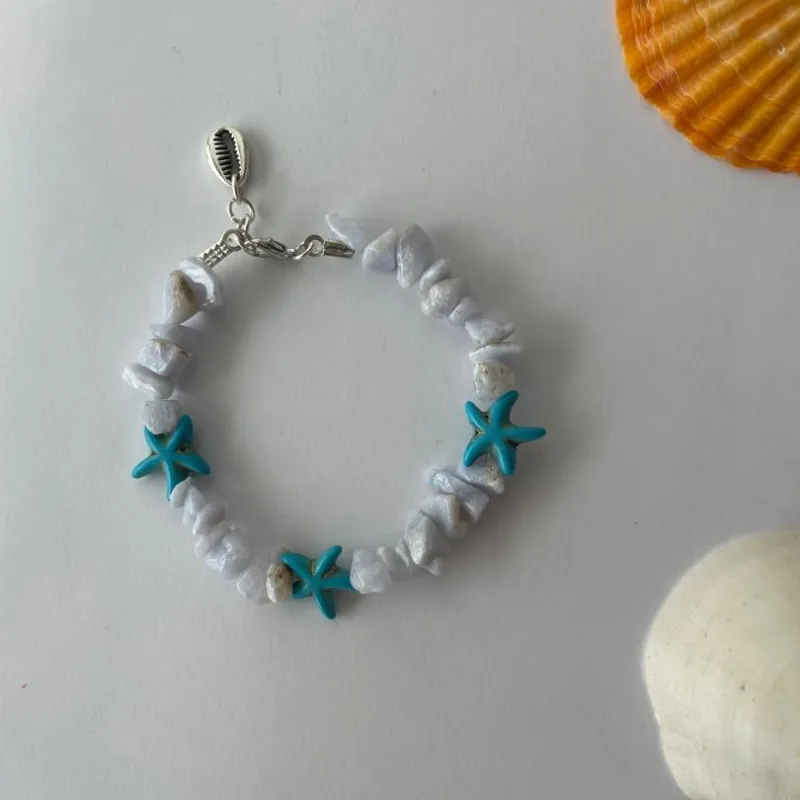 Pulsera de calcedonia y estrellas.