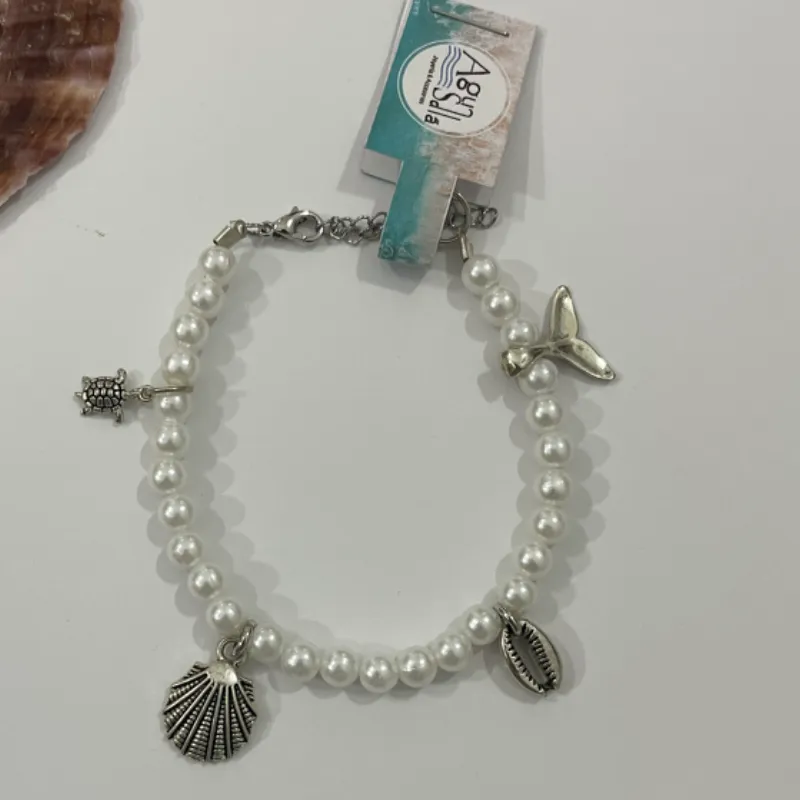 Pulsera de perlas con dijes temática marina 