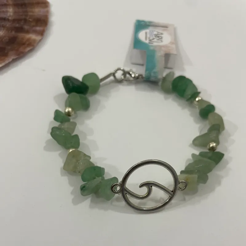 Pulsera de piedra jade con dije de ola