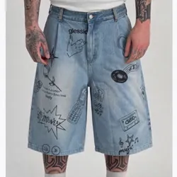 Jeans cortos de estampado de grafiti retro