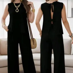 Conjunto negro de pantaloneta y blusas amarradas en la espalda 