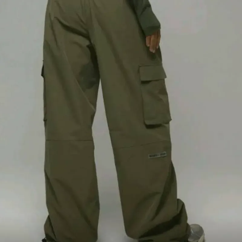 Pantalón de bolsillos verde olivo 