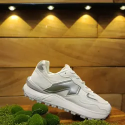 Tenis blancos plateado