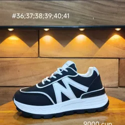 Tenis negros de M