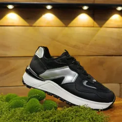 Tenis negros plateado