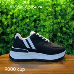Zapatillas negras y blancas