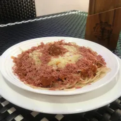 Spaguettis de Salchicha y Queso Gouda 