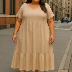 Vestido con mangas y vuelo inferior, beige