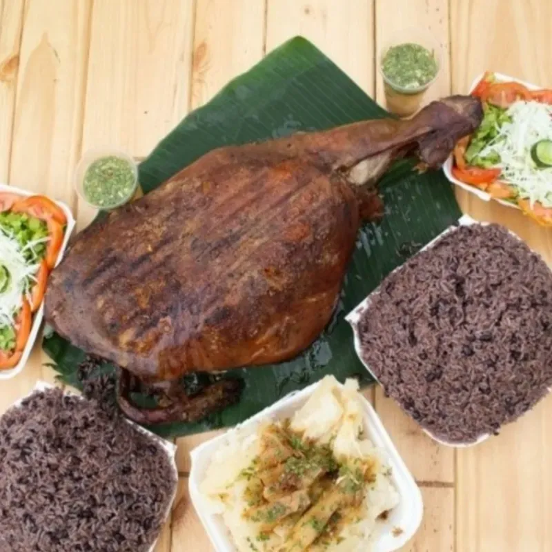 Combo para 15 personas. Pierna de cerdo asada