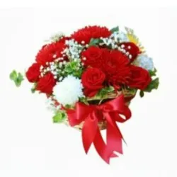 Arreglo circular de 25 flores variadas: Rojas y blancas