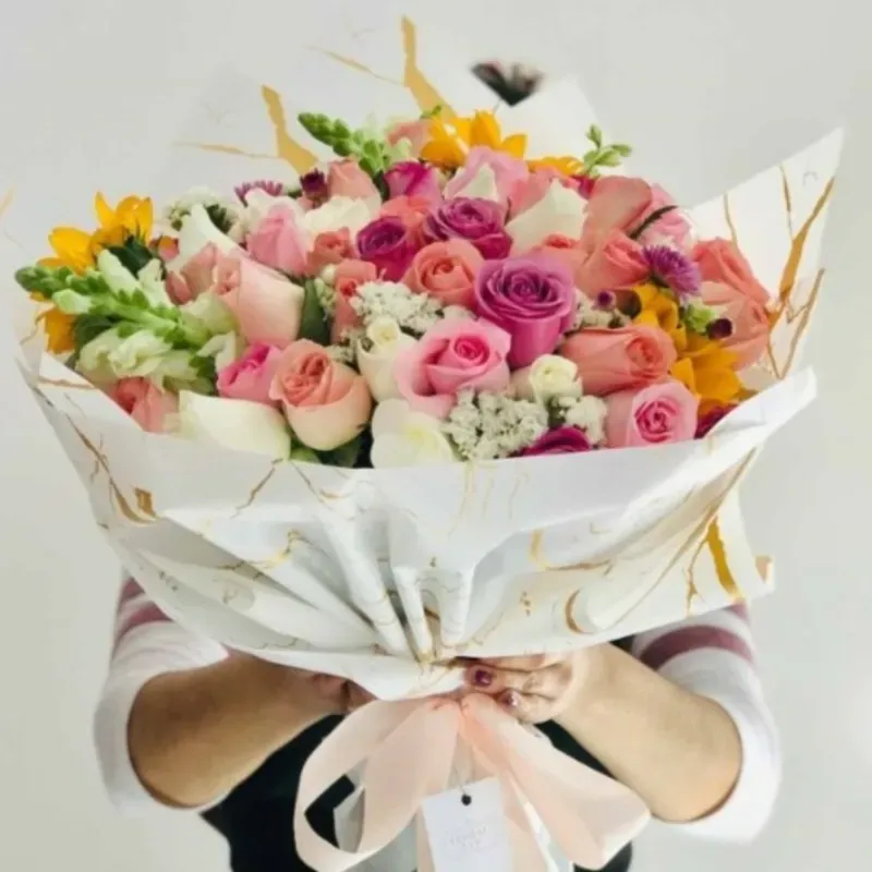 Ramo de 50 flores variadas y colores variados
