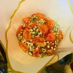 Ramo redondo de 17 rosas claras