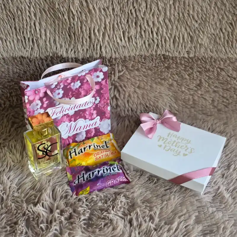 🎁Regalo para Mamá ( incluye Bolsa, Perfume S&C, 2 jabones frutales y cajita con 10 Bombones