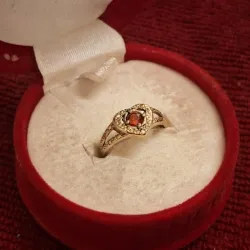 Anillo Corazón con Piedra