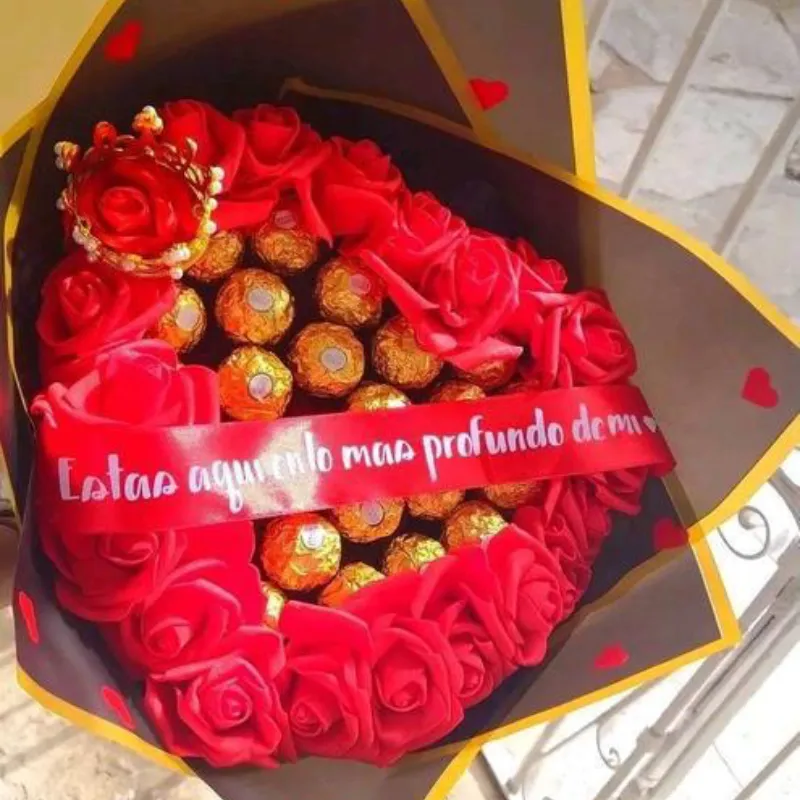 ✨Ramo de rosas con bombones Ferrero✨