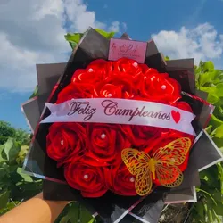 ✨Ramo de rosas de satín✨