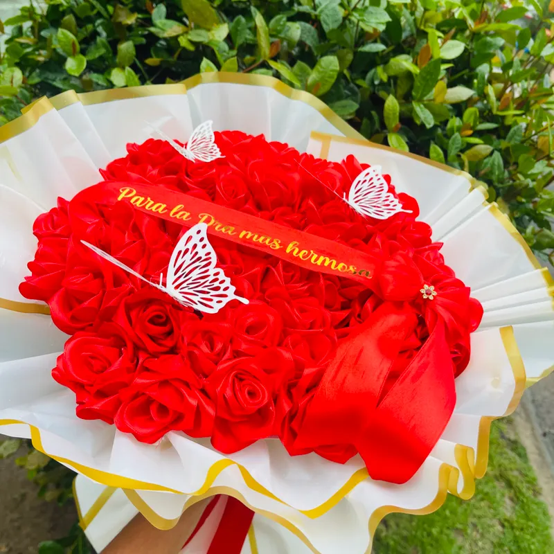 ✨Ramo de rosas de satín✨
