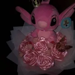 Ramo de rosas con peluche