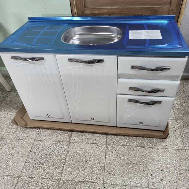Estante con fregadero y herrajes