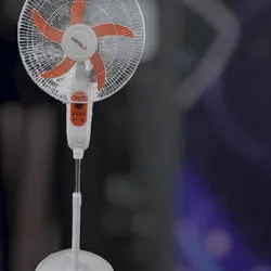 Ventilador recargable de pedestal CHALLENGER 