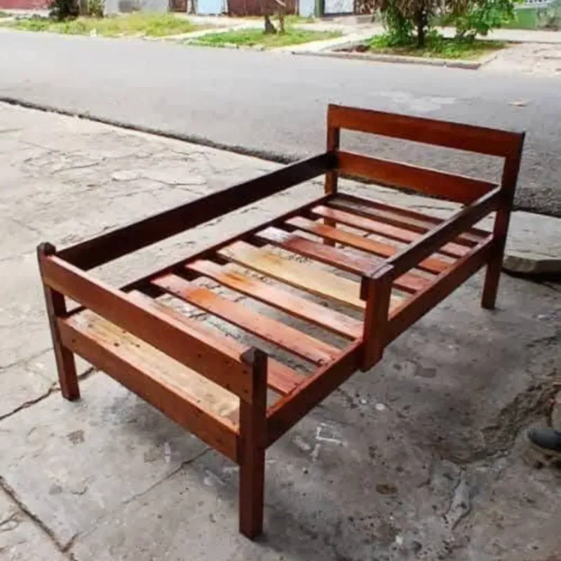 Camita con baranda