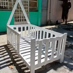 Camita infantil con baranda y hecho para Mosquitero 
