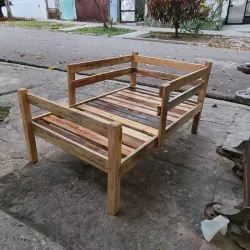 Camita infantil con barandas a ambos lados