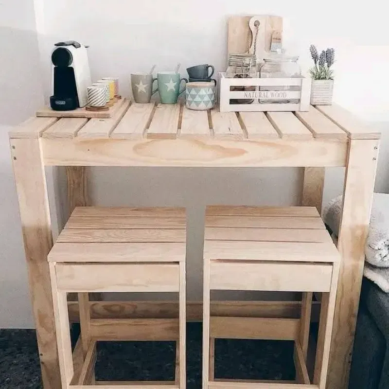 Juego de mesita con banquetas 