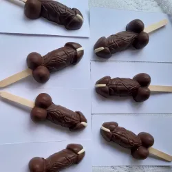 Penes de chocolate macizo