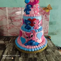 Cake de tres piso mediano