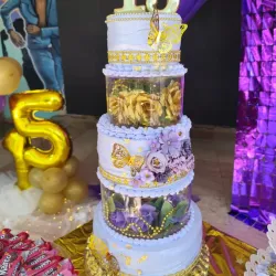 Cake de tres piso con Luces de Ada