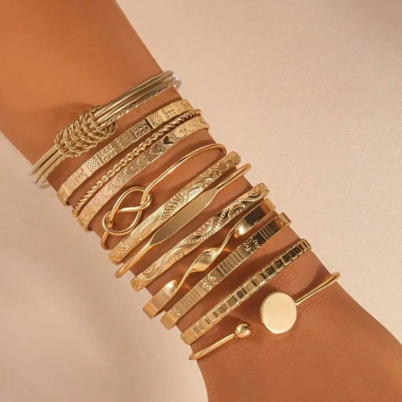 Set de 12 pulseras doradas ✨