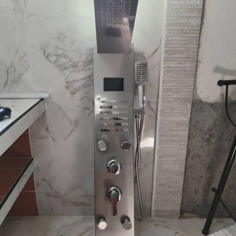 Duchas de superficie plateada