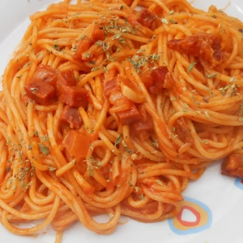 Spaghetti con jamón (Ham)