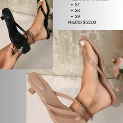 Sandalias de tacón bajo y punta cuadrada