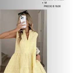 Vestido corto con detalles florales