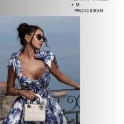 Vestido corto elegante con estampado azul y blanco