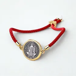 Pulsera con medalla de San Benito