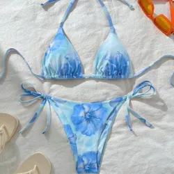 Bikini azul con flores