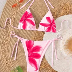 Bikini con flores rosada