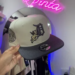 Gorra plana B