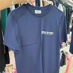 Pulover azul con detalles