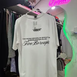 Pulover blanco con detalles negros