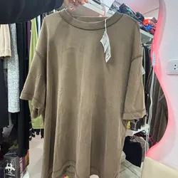 Pulover carmelita con costuras por fuera