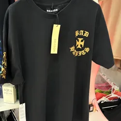 Pulover negro detalle dorado