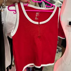 Camiseta con borde blanco