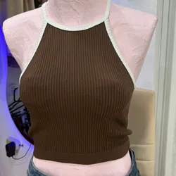Tops corto con borde blanco