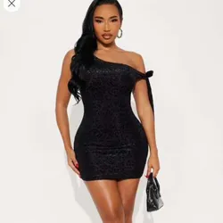 Vestido corto negro