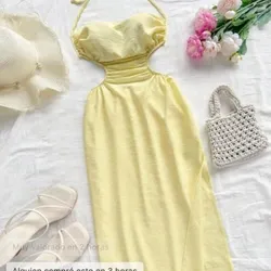 Vestido largo amarillo con detalle a los lados